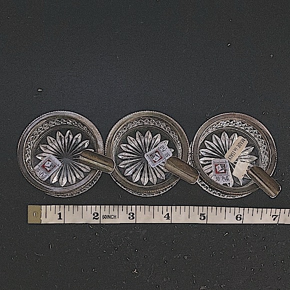 Antique French style crystal ashtray set (3) with hand (cigarette holder) & trim - Picture 6 of 15